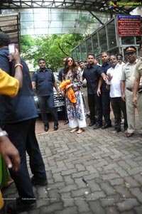 Deepika Padukone Siddhivinayak Temple