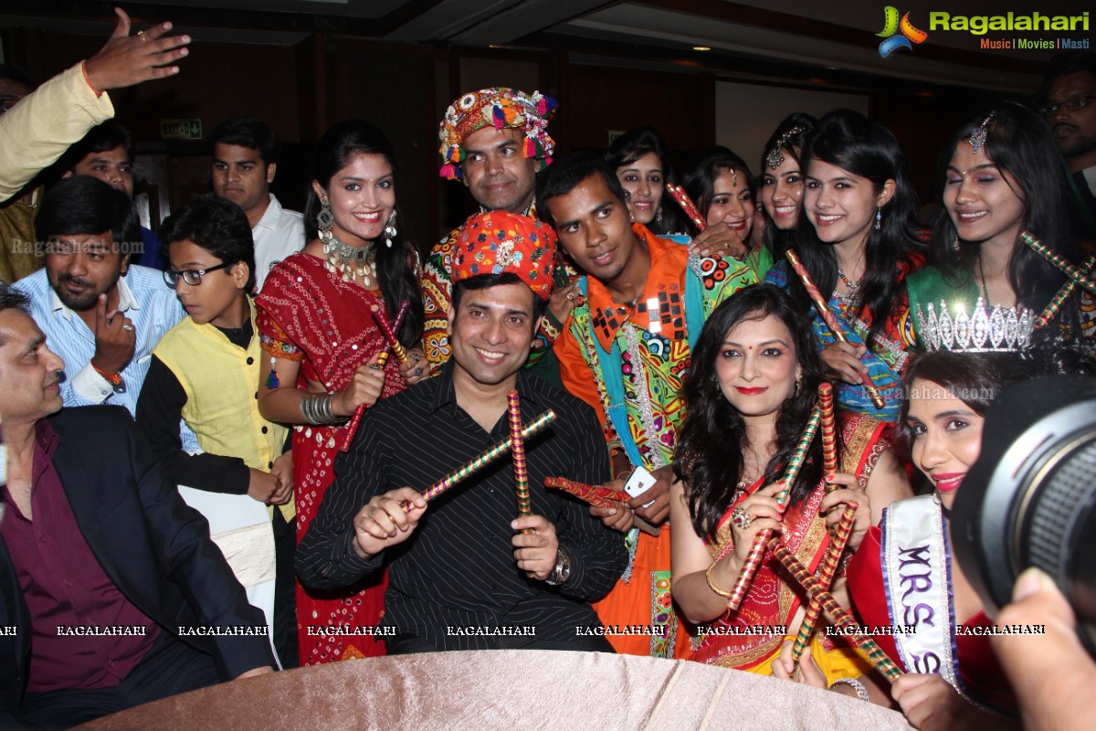 Dildar Dandiya 2014 Launch Ceremony - Chief Guest: Mr. VVS Laxman, Guest of Honour: Mrs. Bina Mehta