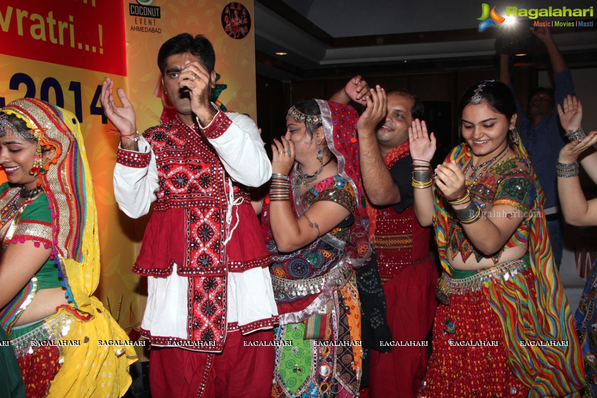 Dildar Dandiya 2014 Launch Ceremony - Chief Guest: Mr. VVS Laxman, Guest of Honour: Mrs. Bina Mehta