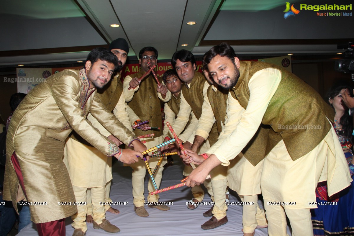 Dildar Dandiya 2014 Launch Ceremony - Chief Guest: Mr. VVS Laxman, Guest of Honour: Mrs. Bina Mehta