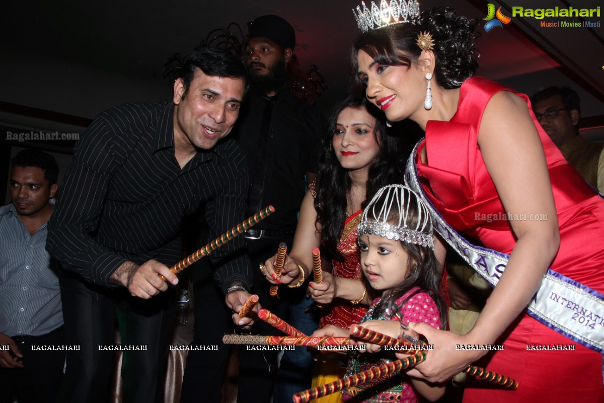 Dildar Dandiya 2014 Launch Ceremony - Chief Guest: Mr. VVS Laxman, Guest of Honour: Mrs. Bina Mehta