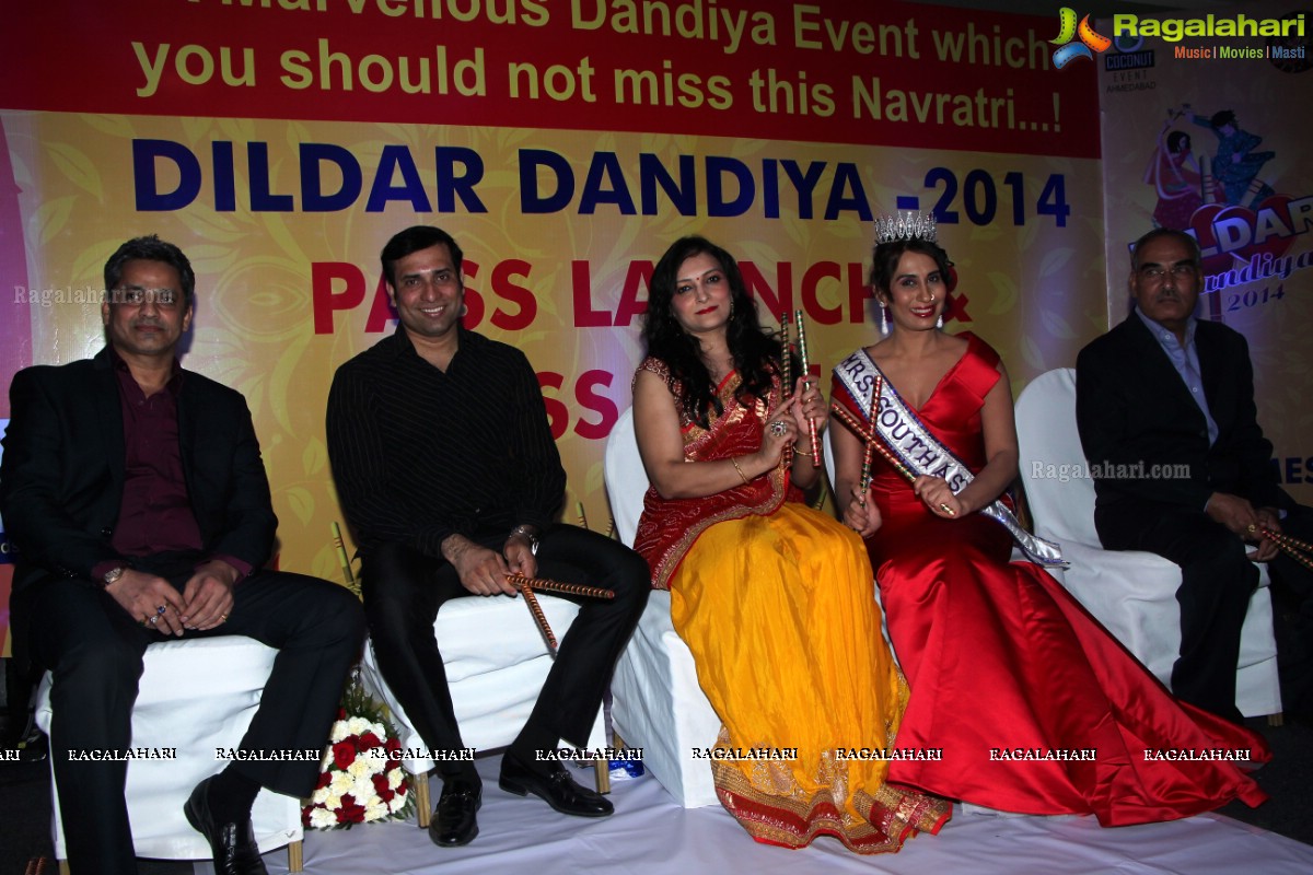 Dildar Dandiya 2014 Launch Ceremony - Chief Guest: Mr. VVS Laxman, Guest of Honour: Mrs. Bina Mehta