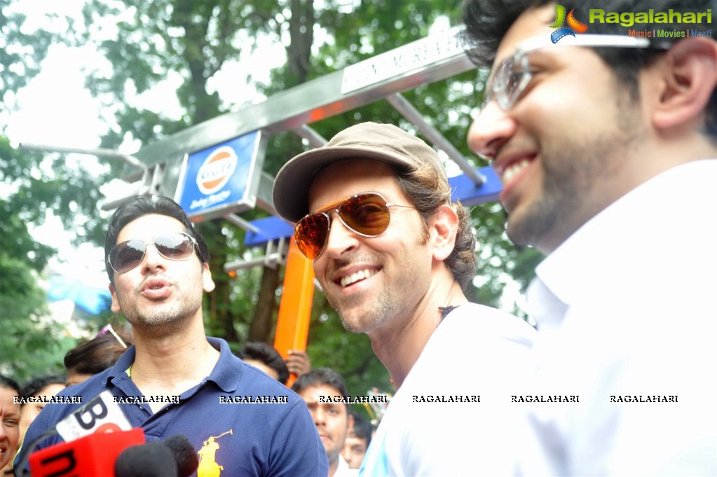 Hrithik Roshan at Dino Morea's DM Fitness Center Launch