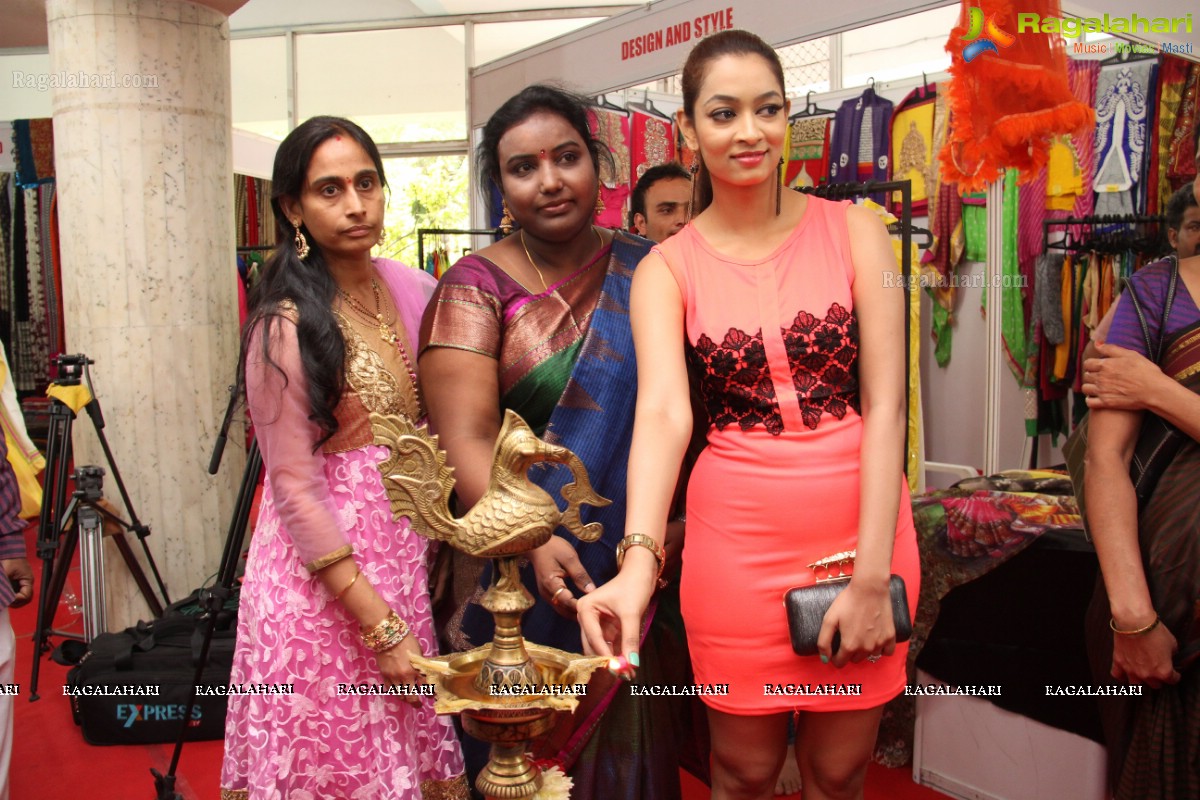 Rraxshmi Tthakur inaugurates Fashion Unlimited Lifestyle Expo, Hyderabad
