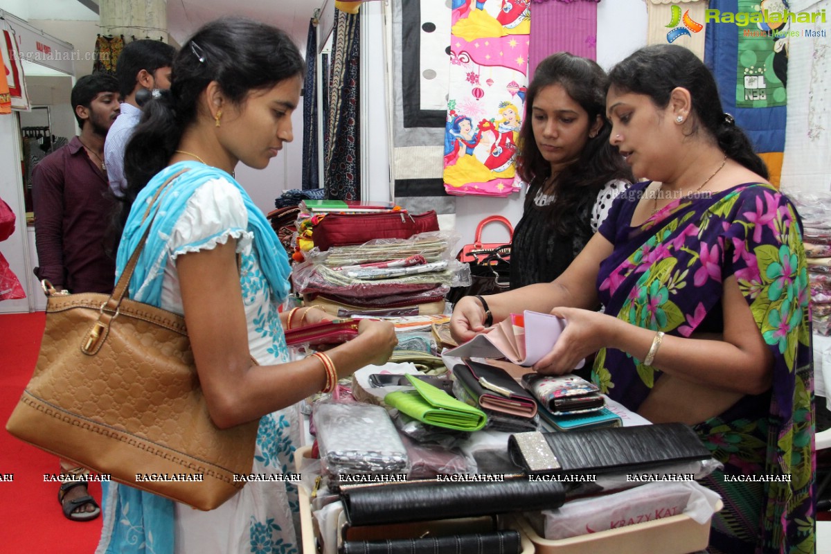 Rraxshmi Tthakur inaugurates Fashion Unlimited Lifestyle Expo, Hyderabad