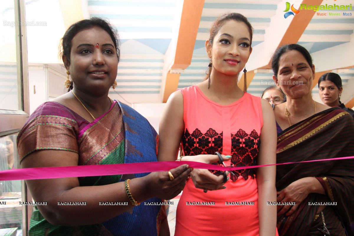 Rraxshmi Tthakur inaugurates Fashion Unlimited Lifestyle Expo, Hyderabad