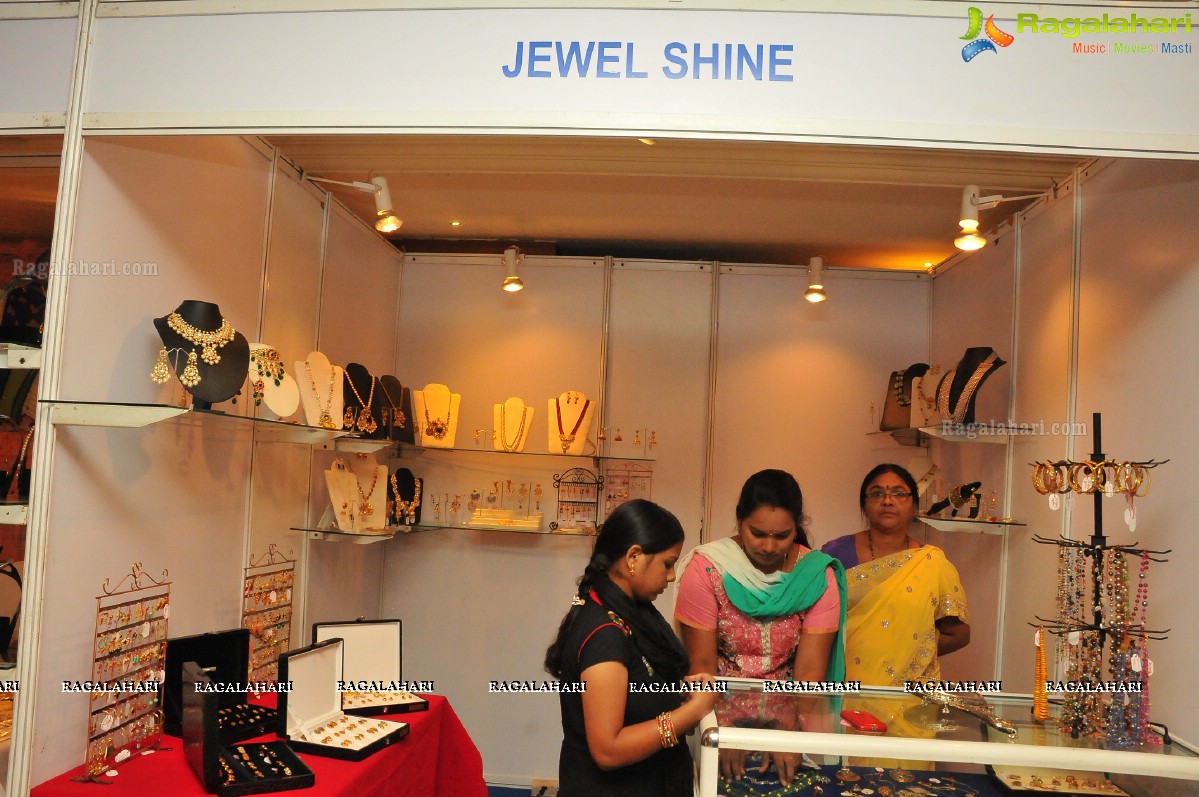 Petals Exhibition and Sale at Taj Krishna, Hyderabad (Sep. 19, 2014)