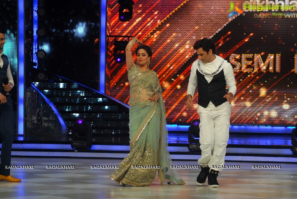 Madhuri Dixit, Deepika Padukone and Arjun Kapoor on JDJ 7 sets