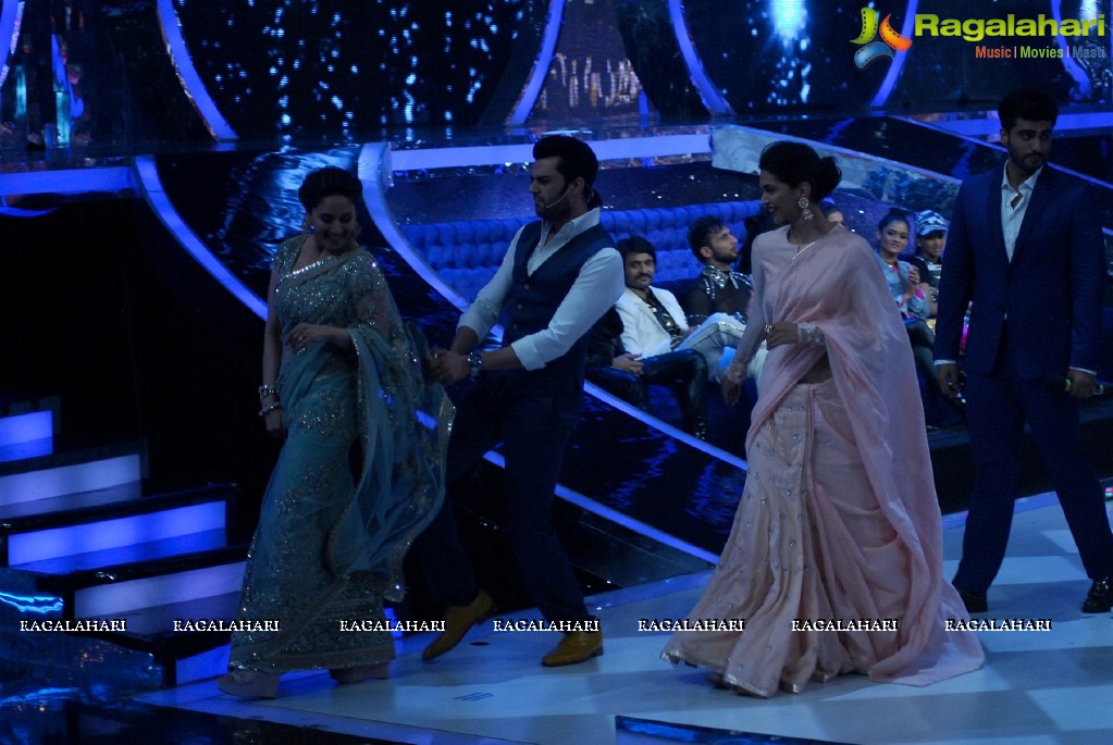 Madhuri Dixit, Deepika Padukone and Arjun Kapoor on JDJ 7 sets