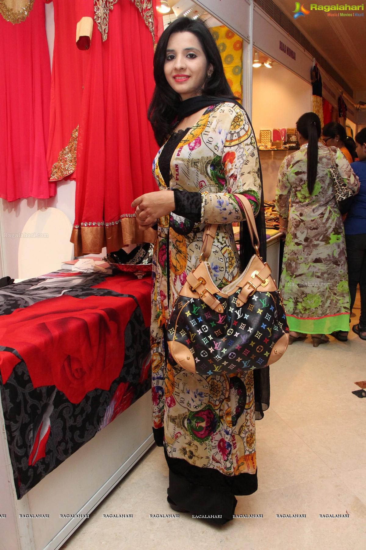 Nawaz Singhania inaugurates Khwaaish Exhibition (Sept. 2014)