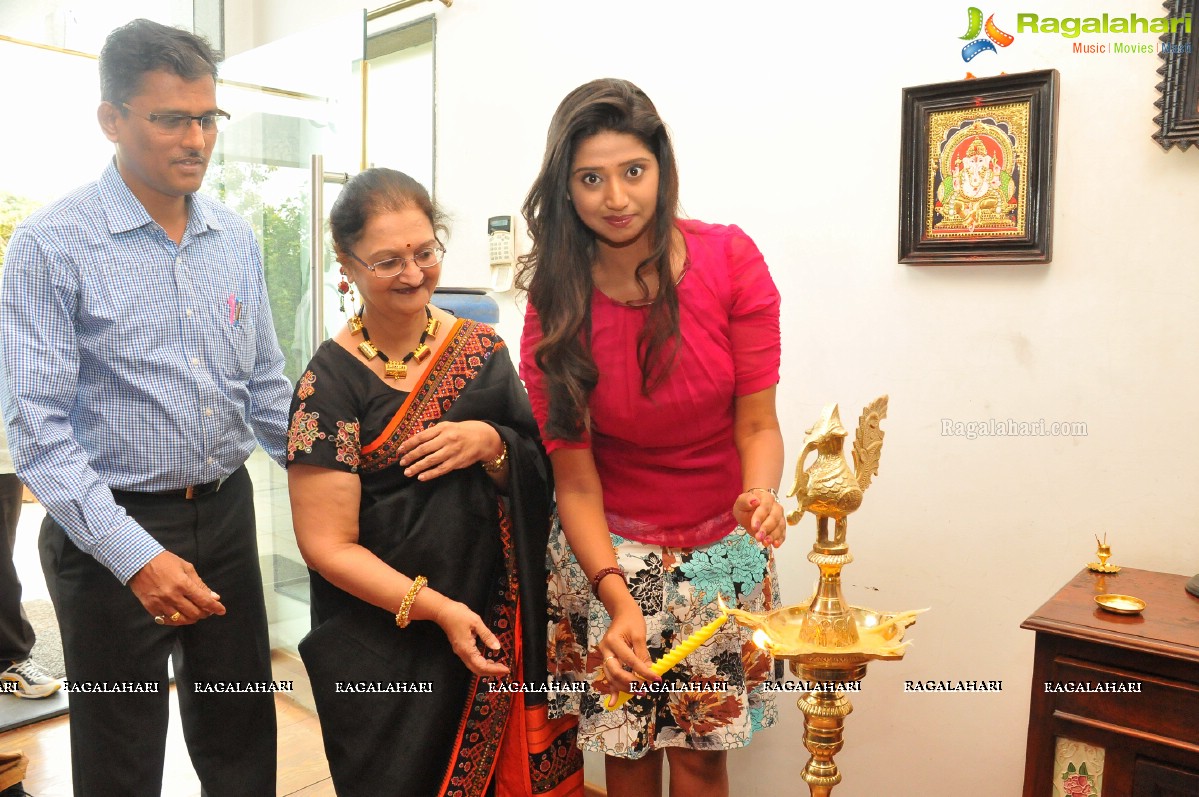 Shalini launches Shrujan Hand Embroidery Exclusive Expo