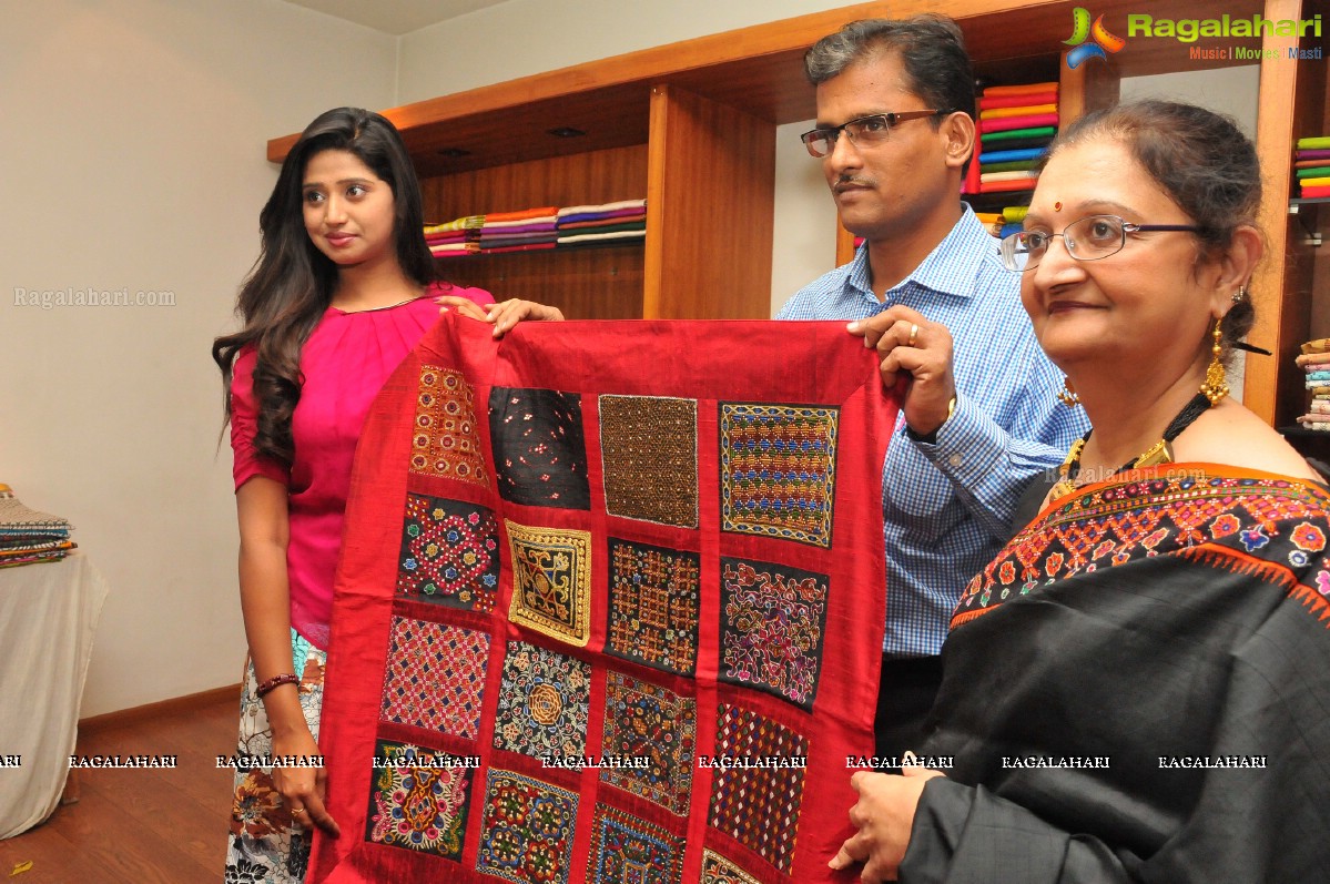 Shalini launches Shrujan Hand Embroidery Exclusive Expo