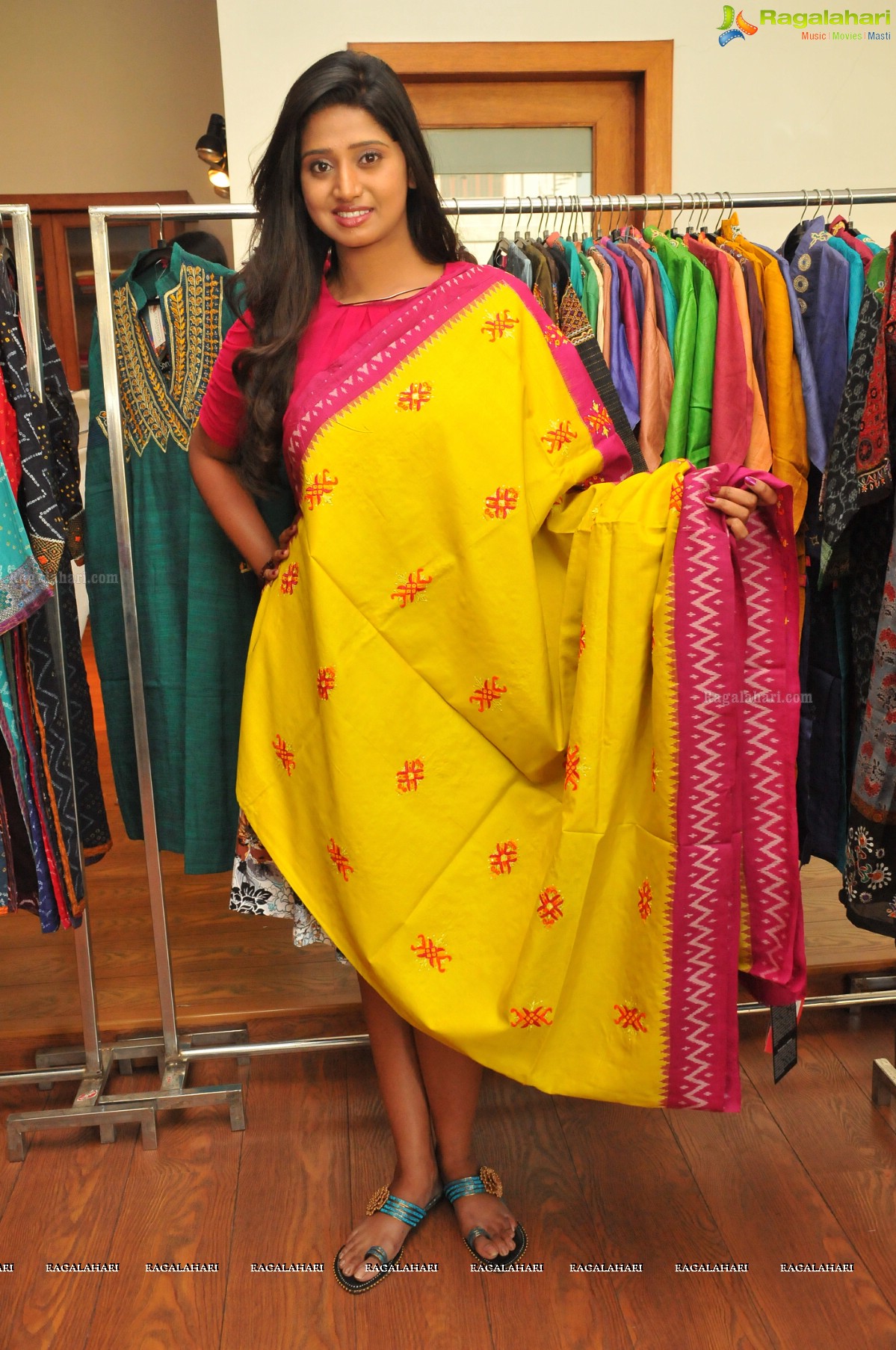Shalini launches Shrujan Hand Embroidery Exclusive Expo