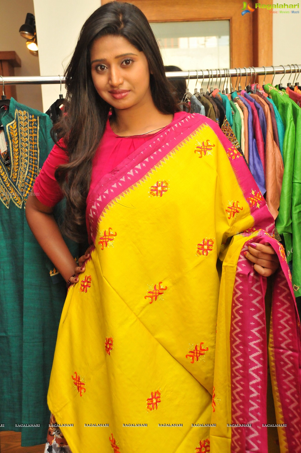 Shalini launches Shrujan Hand Embroidery Exclusive Expo