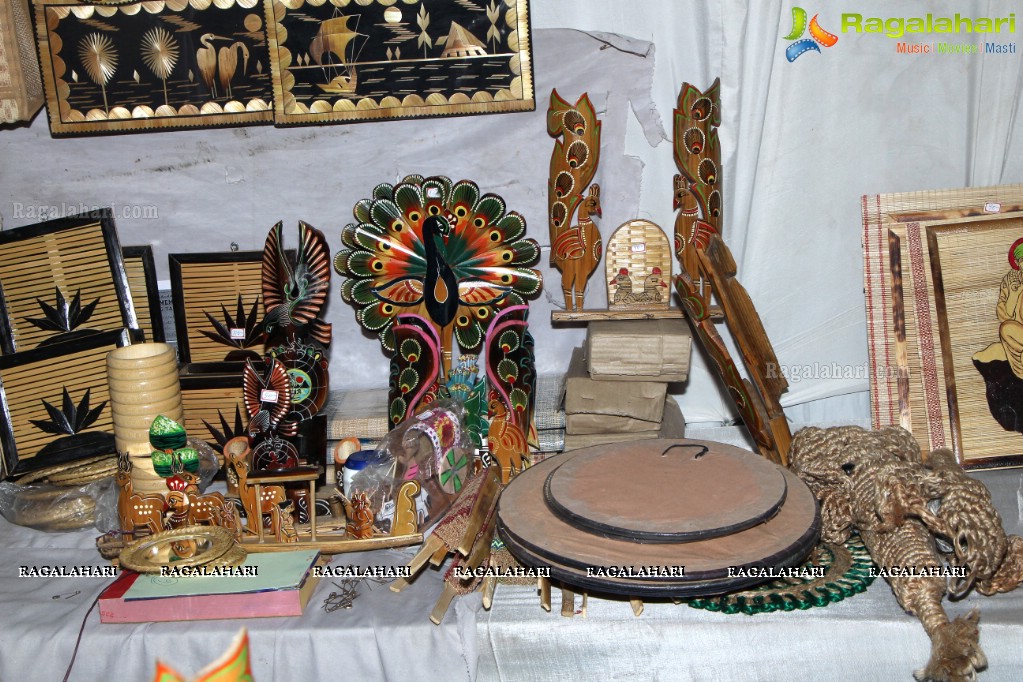 Mahathi inaugurates Lepakshi Crafts Festival in Hyderabad