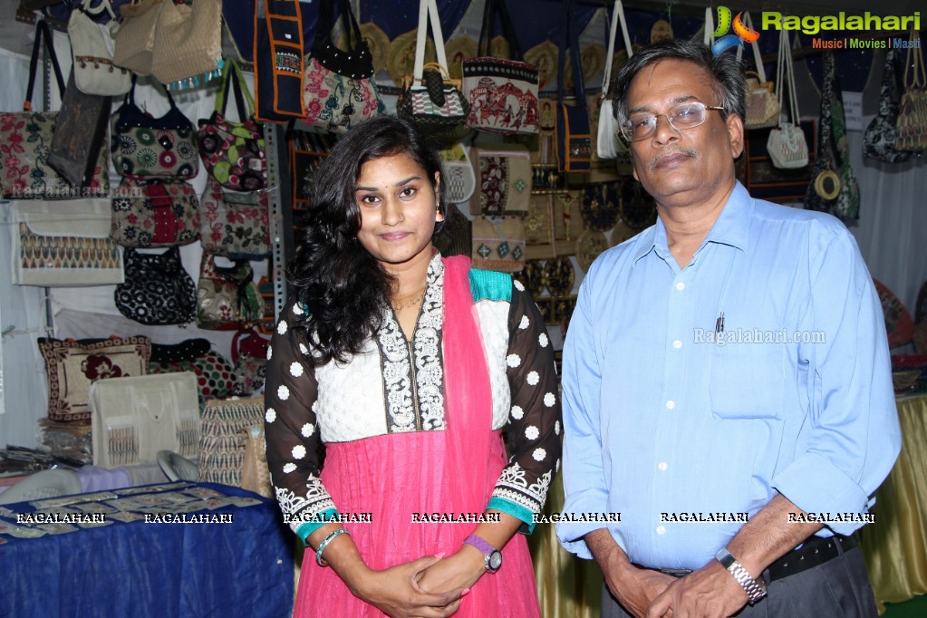 Mahathi inaugurates Lepakshi Crafts Festival in Hyderabad