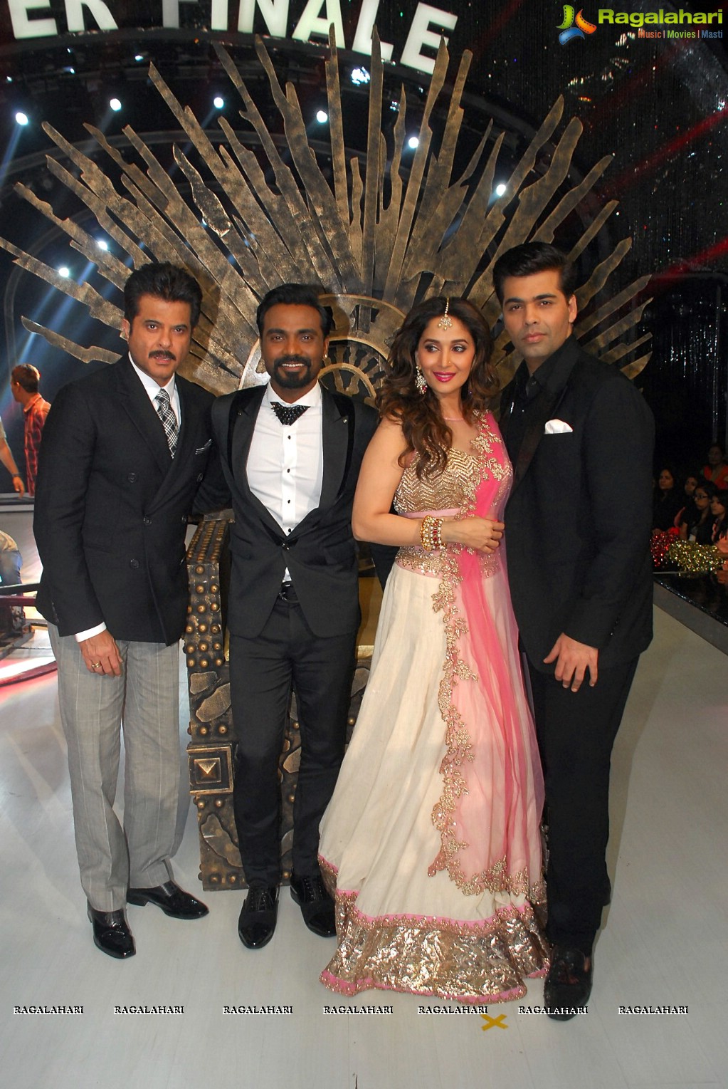Anil Kapoor and Madhuri Dixit in 'Jhalak Dikhhla Jaa' Season 7 Finale