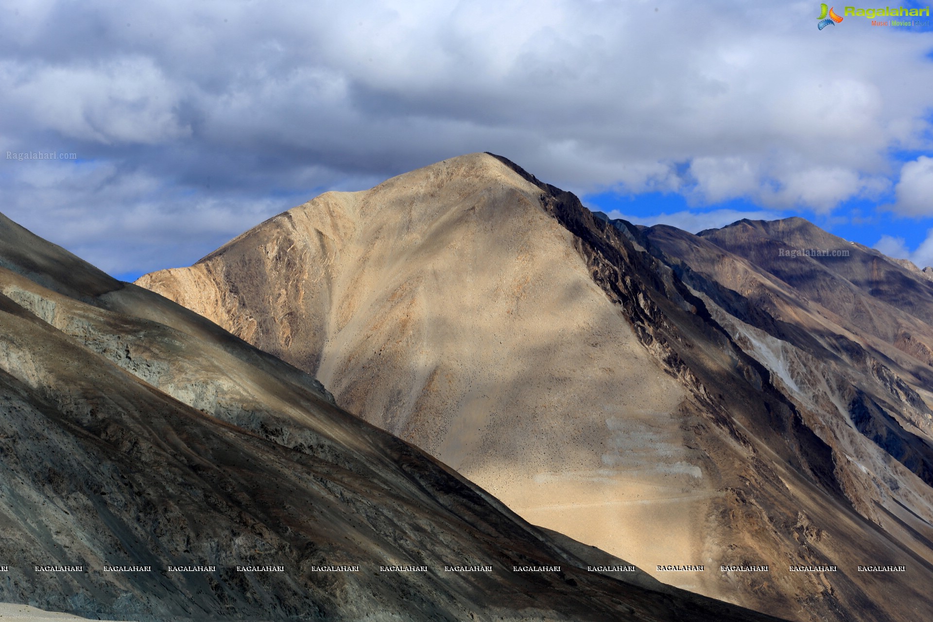 Pangong Tso Lake, Ladakh High Definition Photos