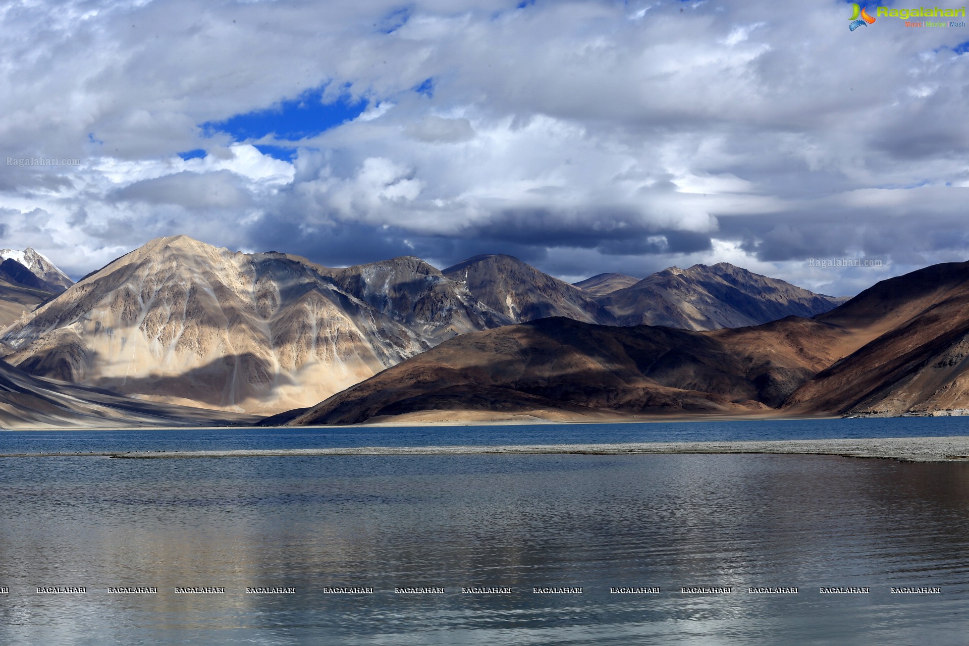 Pangong Tso Lake, Ladakh High Definition Photos