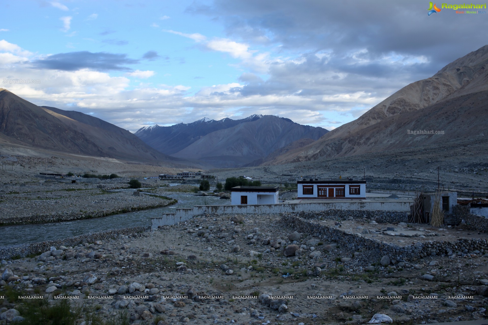 Pangong Tso Lake, Ladakh High Definition Photos