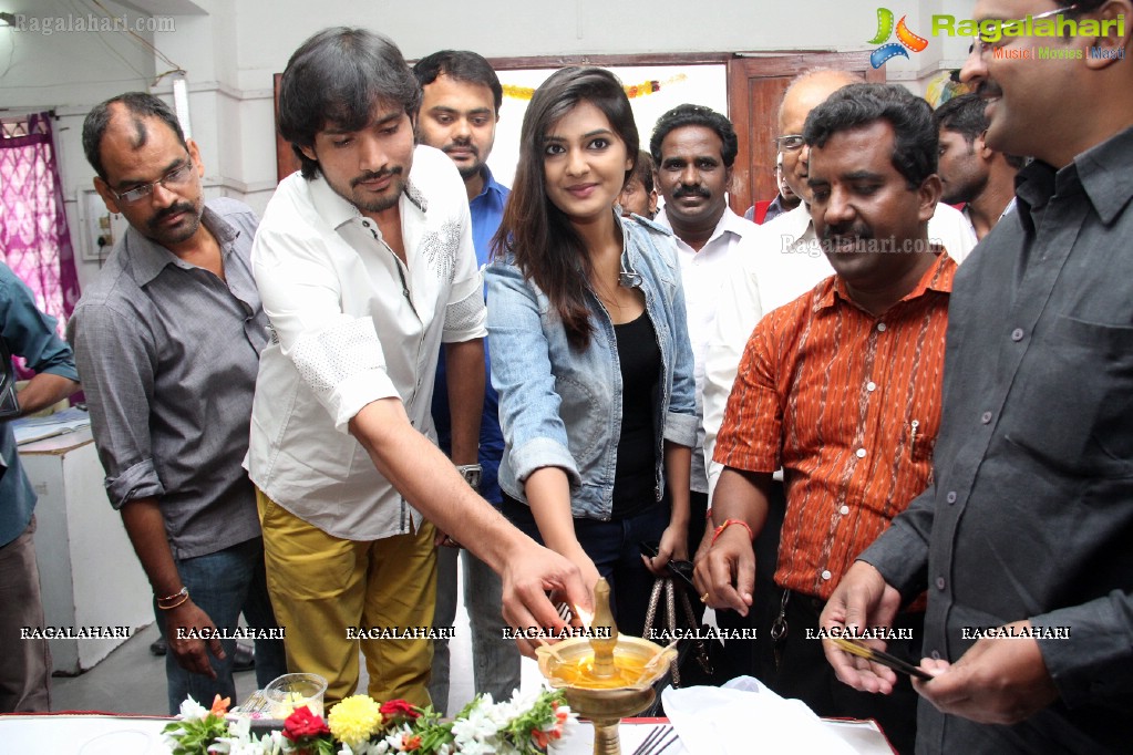 Sri Nilayam Movie Team inaugurated Pochampally IKAT Art Mela (Sept. 2014)