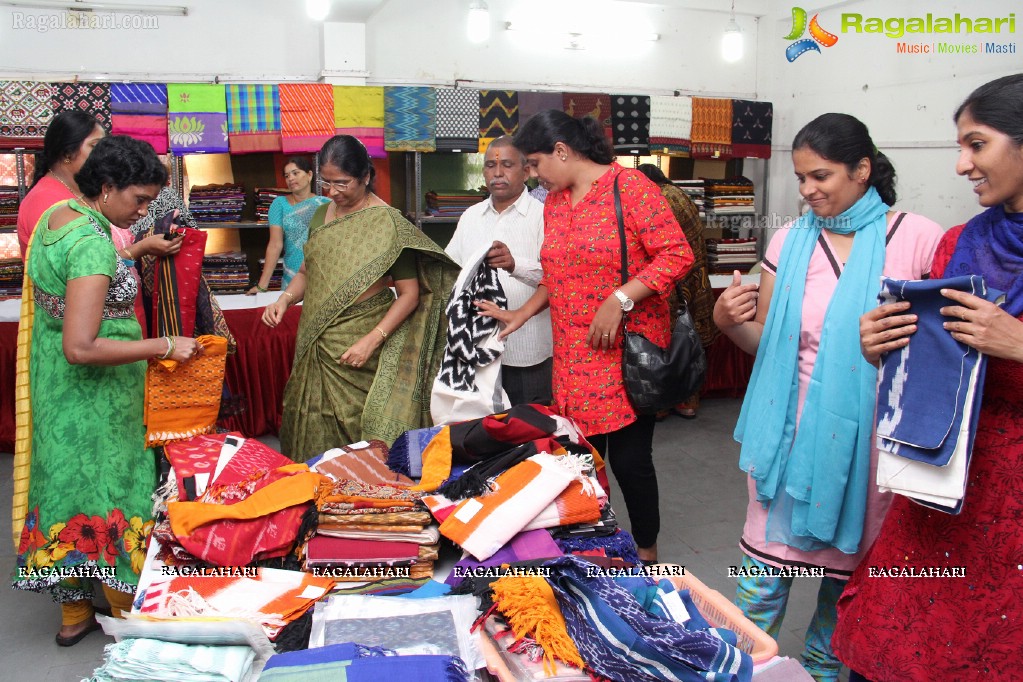 Sri Nilayam Movie Team inaugurated Pochampally IKAT Art Mela (Sept. 2014)