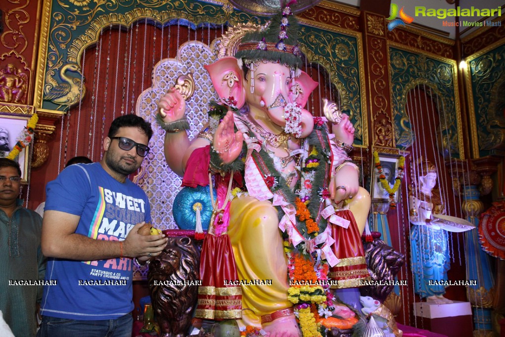 Poonam Pandey Visits Andheri Cha Raja Ganesh Pandal
