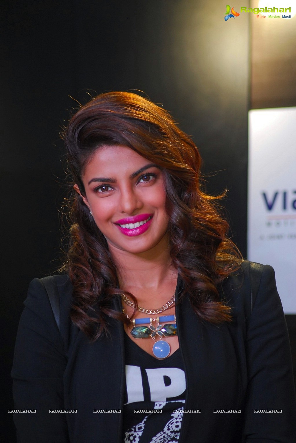 Priyanka Chopra & Darshan Kumar visit Reliance Digital Express, Mumbai