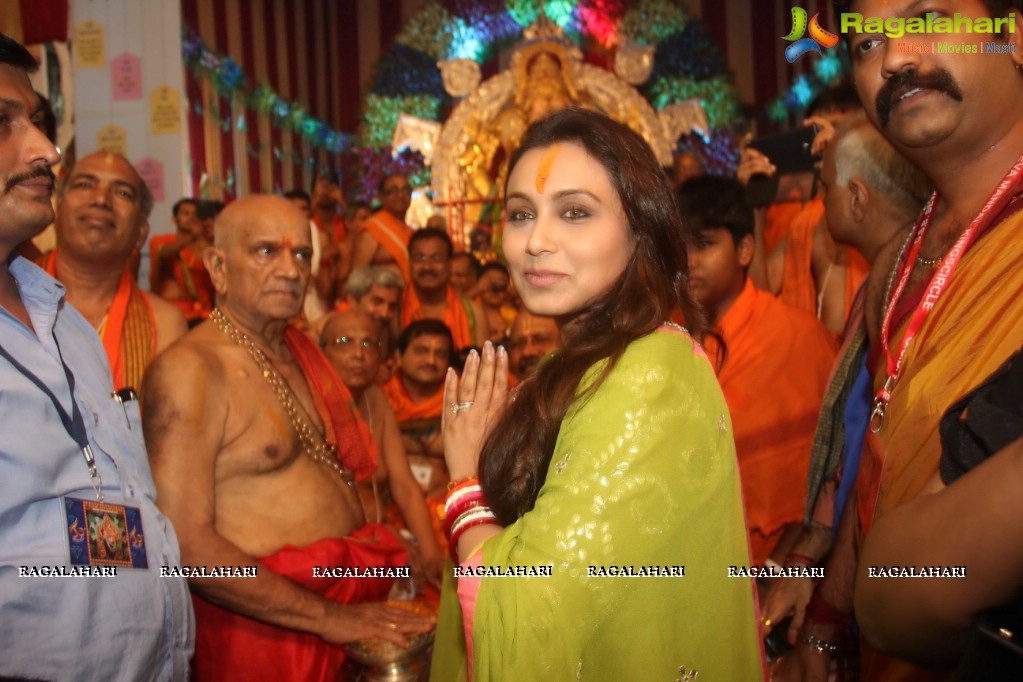 Rani Mukerji visits GSB Ganesh Pandal in Mumbai