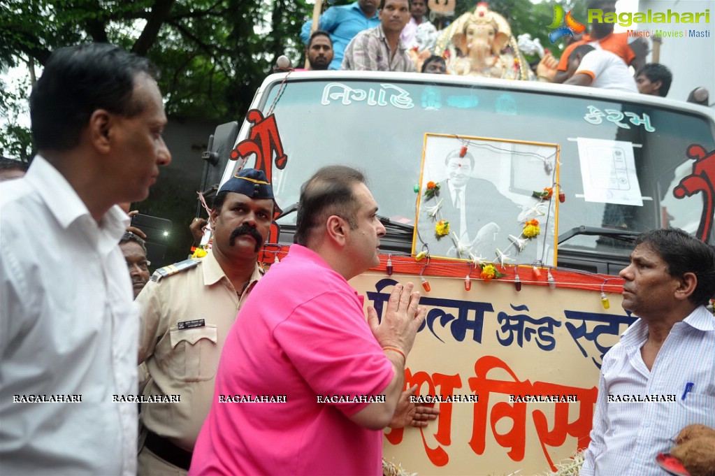 Kapoor Family at the Ganesh Visarjan of RK Studios Ganesha