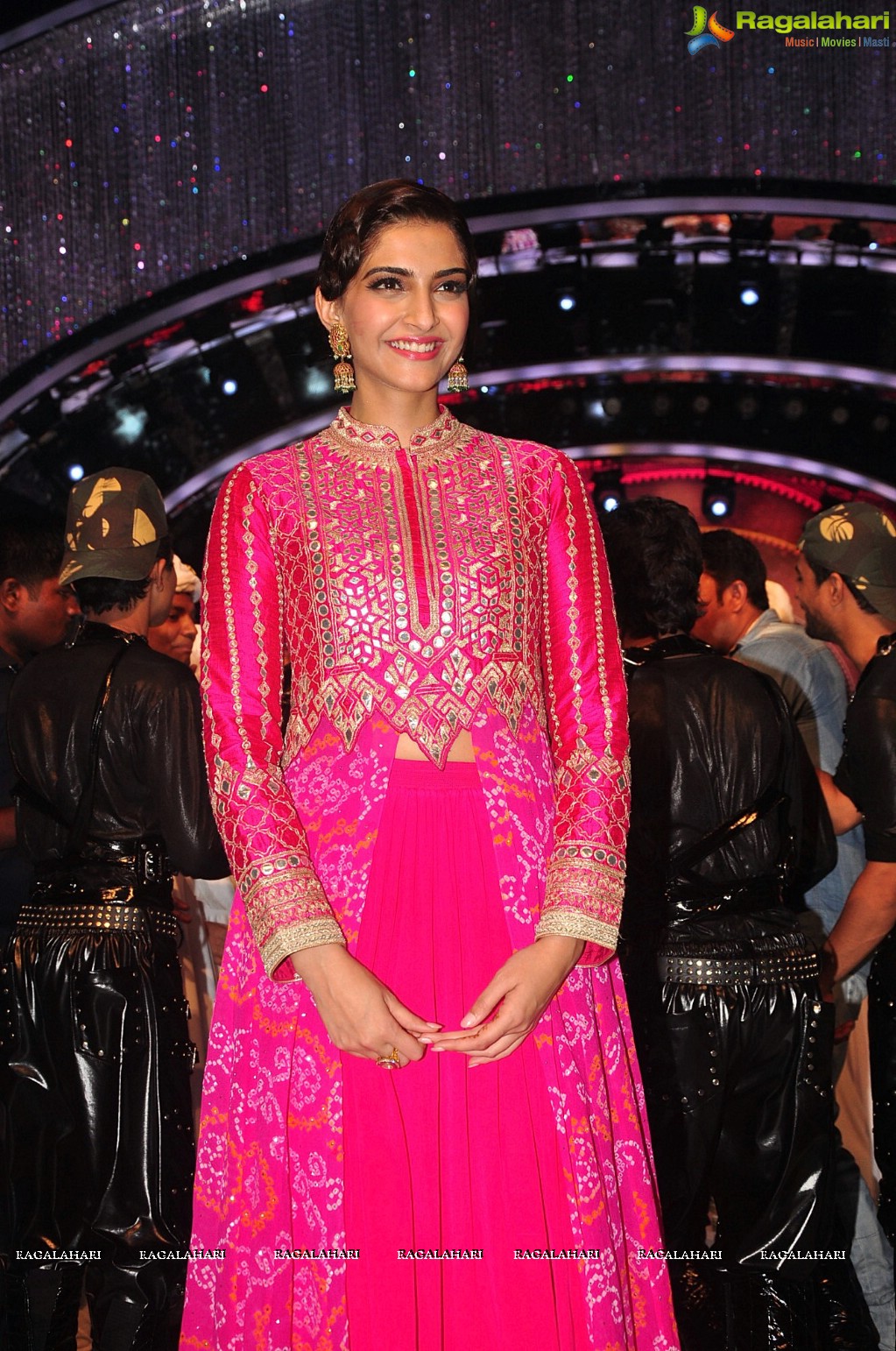 Sonam Kapoor and Madhuri Dixit on Jhalak Dikhhla Jaa 7 Sets