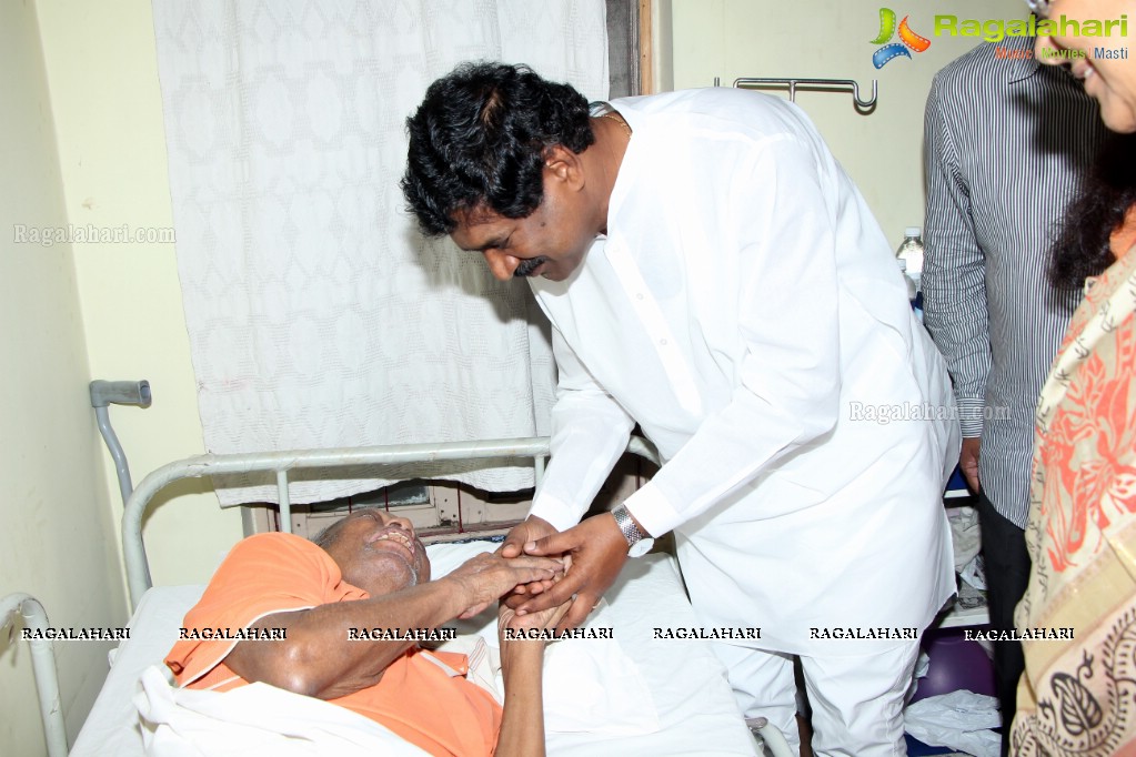 Deputy Chief Minister Dr Rajiah visits Sparsh Hospice, Hyderabad