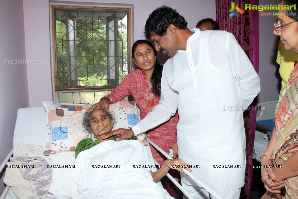 Deputy Chief Minister Dr Rajiah visits Sparsh Hospice, Hyderabad