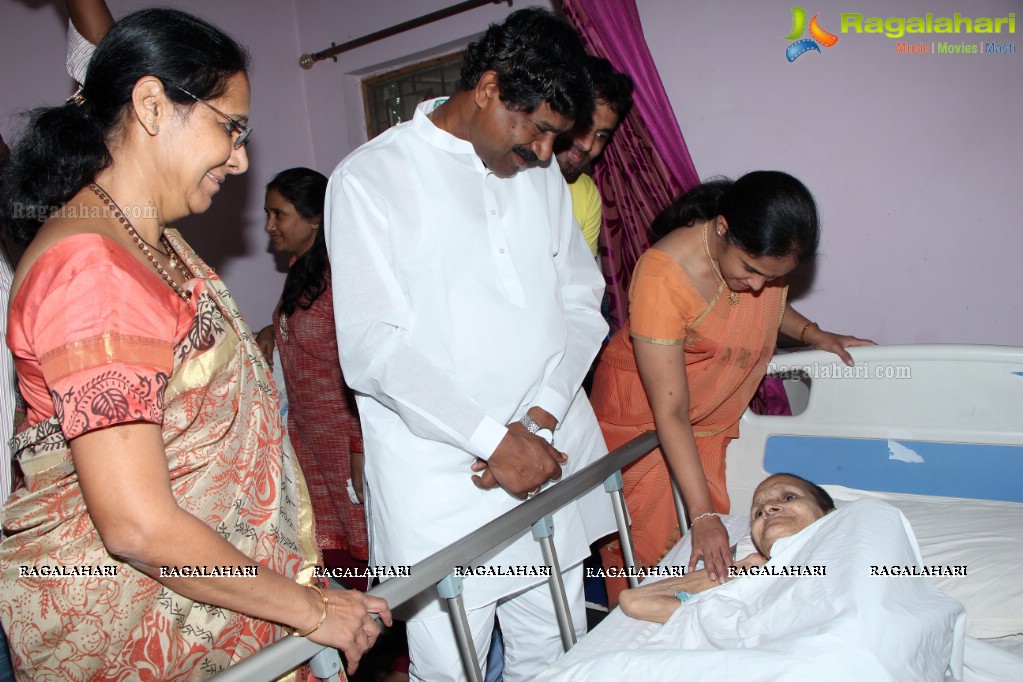 Deputy Chief Minister Dr Rajiah visits Sparsh Hospice, Hyderabad