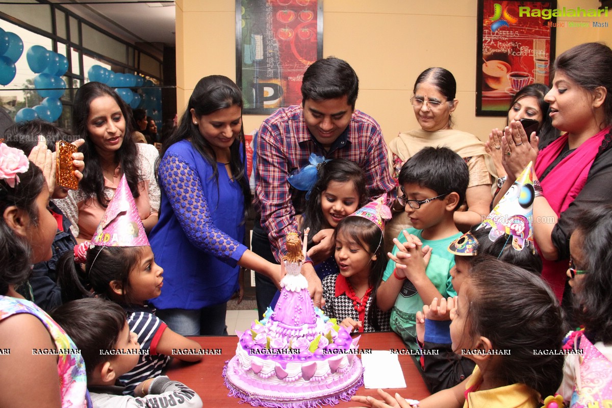 Suhani Birthday Party 2014 at Pizza Hut, Hyderabad