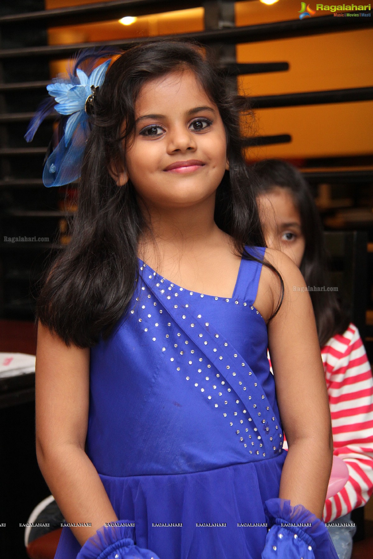 Suhani Birthday Party 2014 at Pizza Hut, Hyderabad