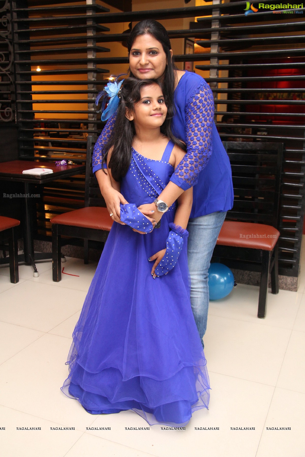 Suhani Birthday Party 2014 at Pizza Hut, Hyderabad