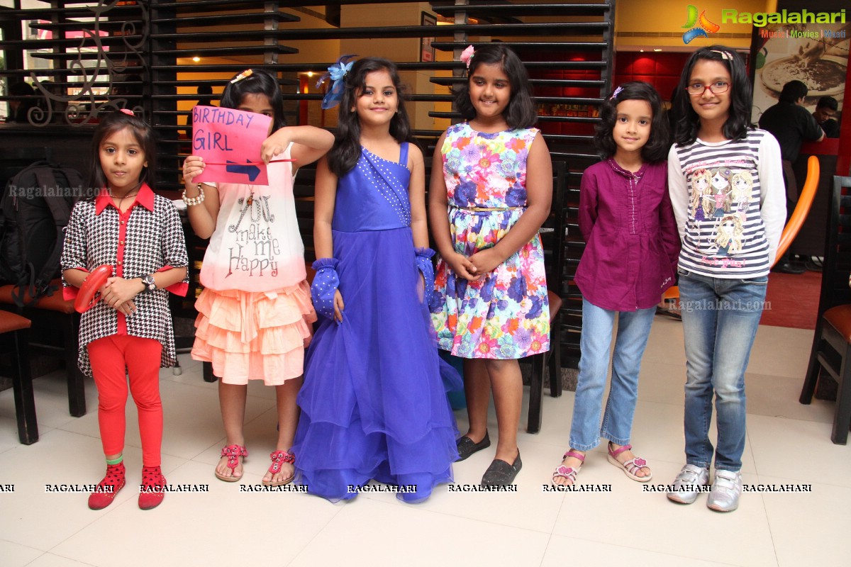 Suhani Birthday Party 2014 at Pizza Hut, Hyderabad