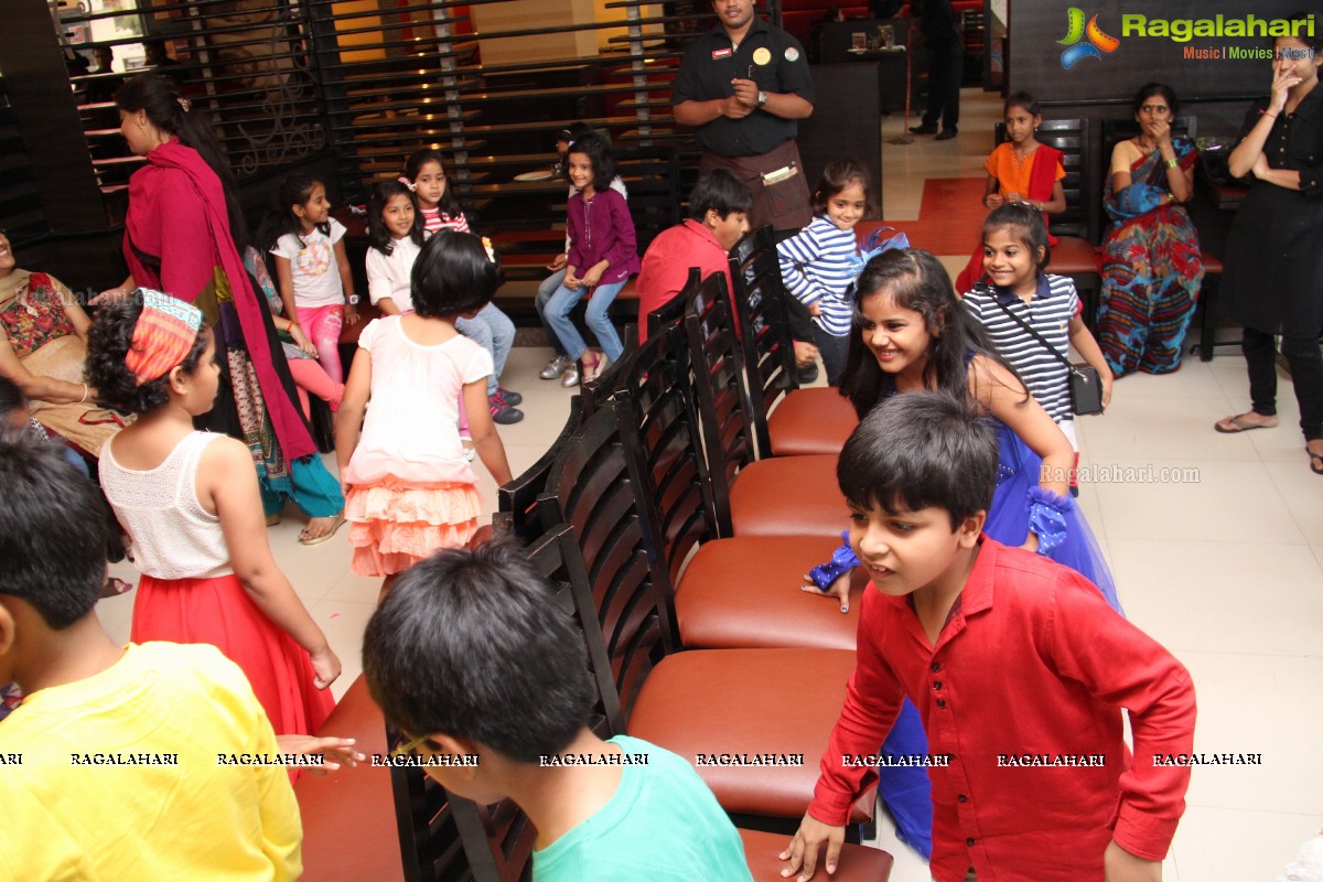 Suhani Birthday Party 2014 at Pizza Hut, Hyderabad