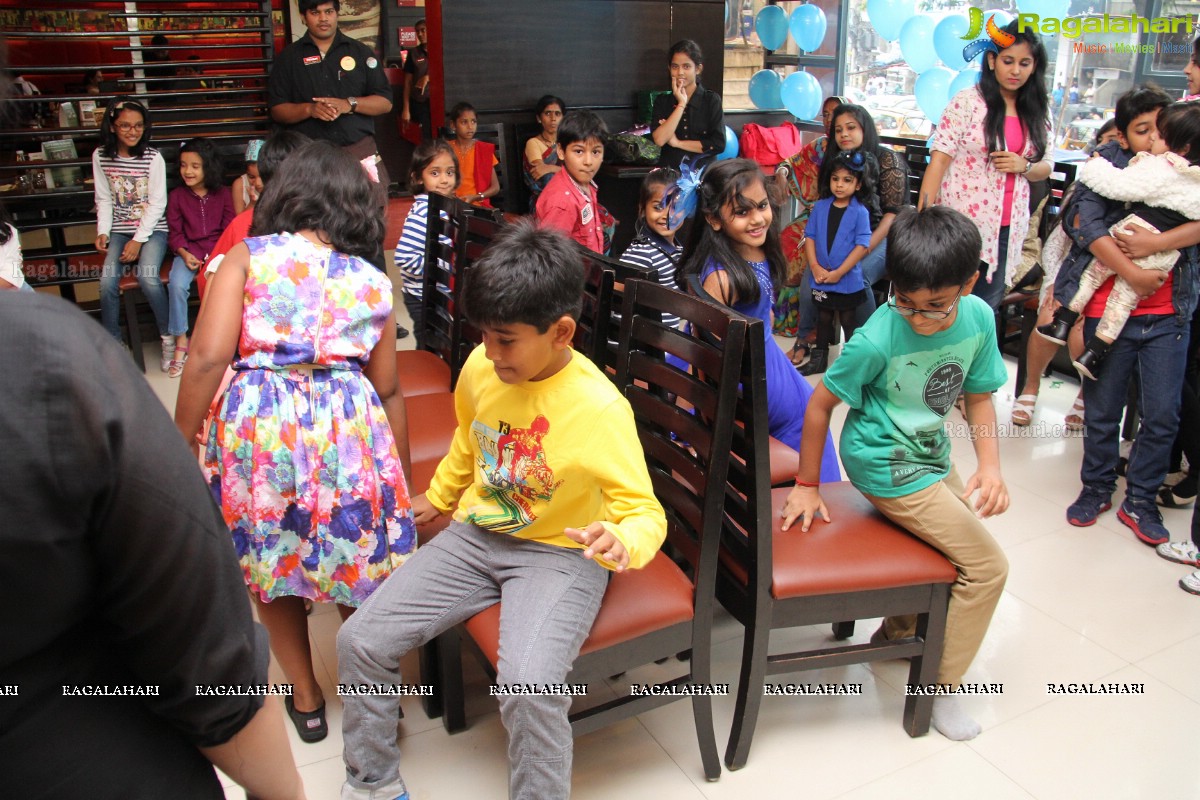 Suhani Birthday Party 2014 at Pizza Hut, Hyderabad