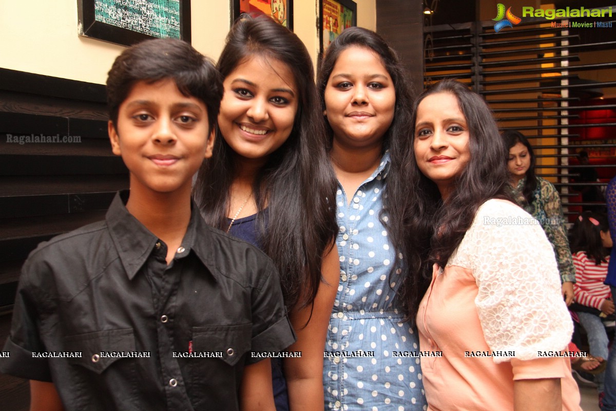 Suhani Birthday Party 2014 at Pizza Hut, Hyderabad