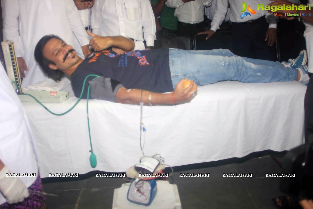 Vivek Oberoi at Akhil Bhartiya Terapanth Yuvak Parishad Blood Donation Camp