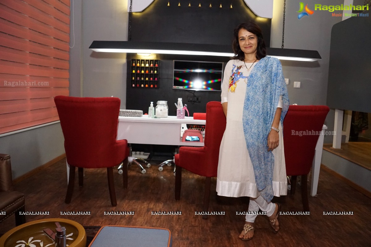 Amala Akkineni launches I Adore Luxury Spa and Salon Exclusively for Women, Hyderabad