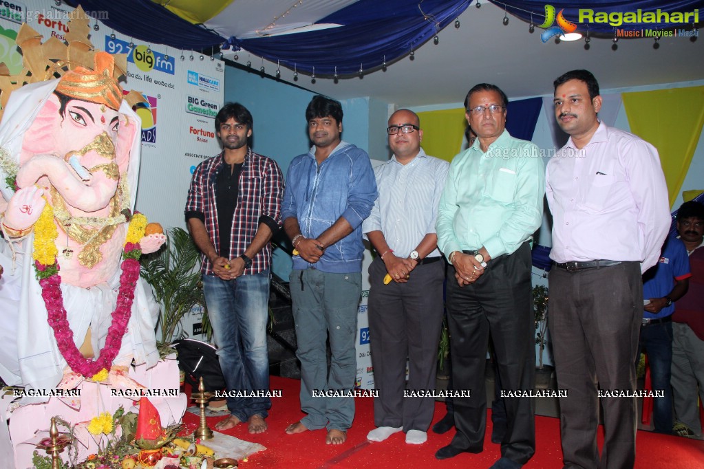 Sai Dharam Tej Performs Aarthi to 92.7 BIG FM’s BIG Green Ganesha in Hyderabad