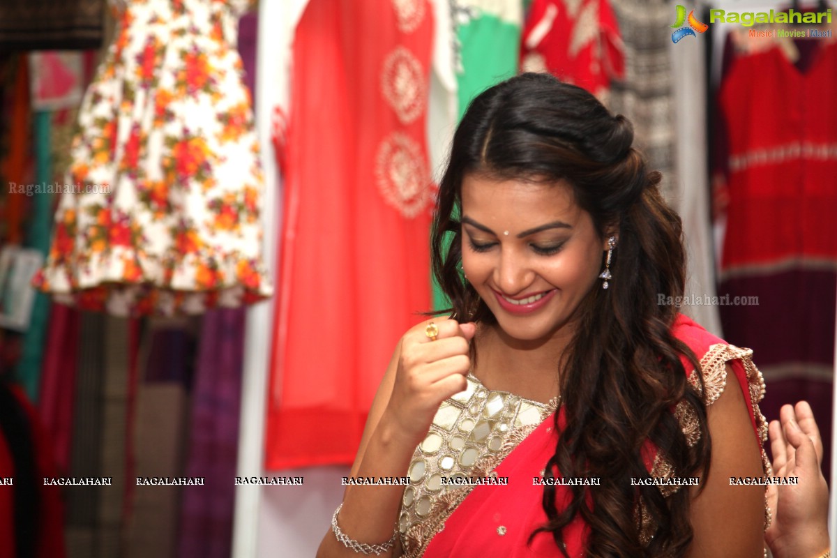 Diksha Panth inaugurates Fashion Fiesta 2015 at Novotel, Vizag