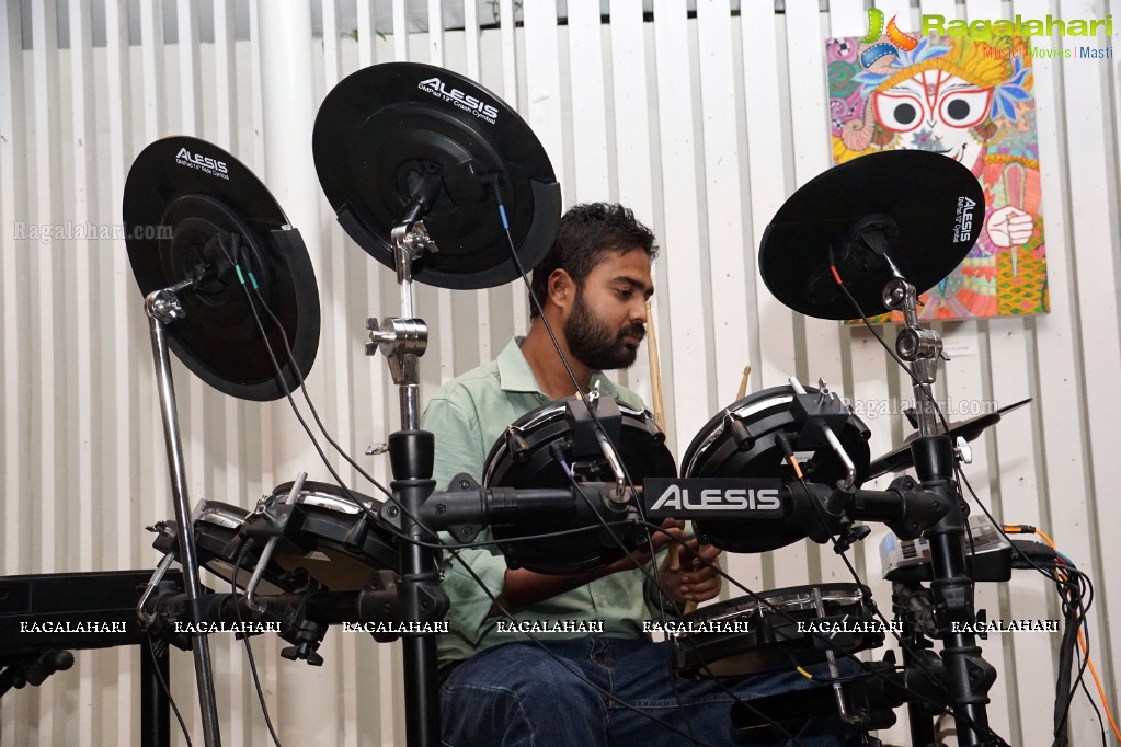 Live Music by Guitarist Raghu Malleti, Akram Ul Haq and Sushrut Pandit at The Gallery Cafe