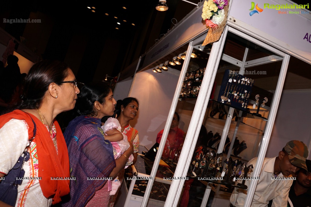 Mugdha Godse launches Hi Life Luxury Designer Exhibition in Hyderabad