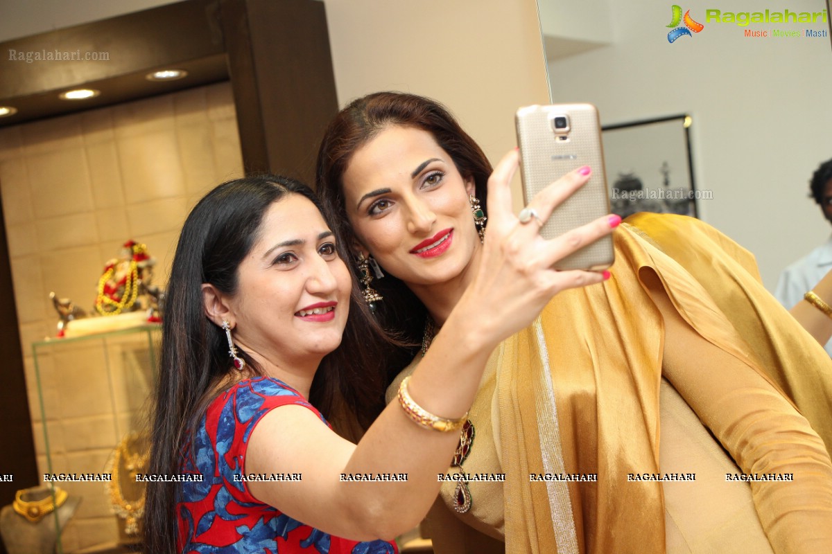 Launch of Hiya Jewellers by Swetha Reddy and Bina Singh, Hyderabad