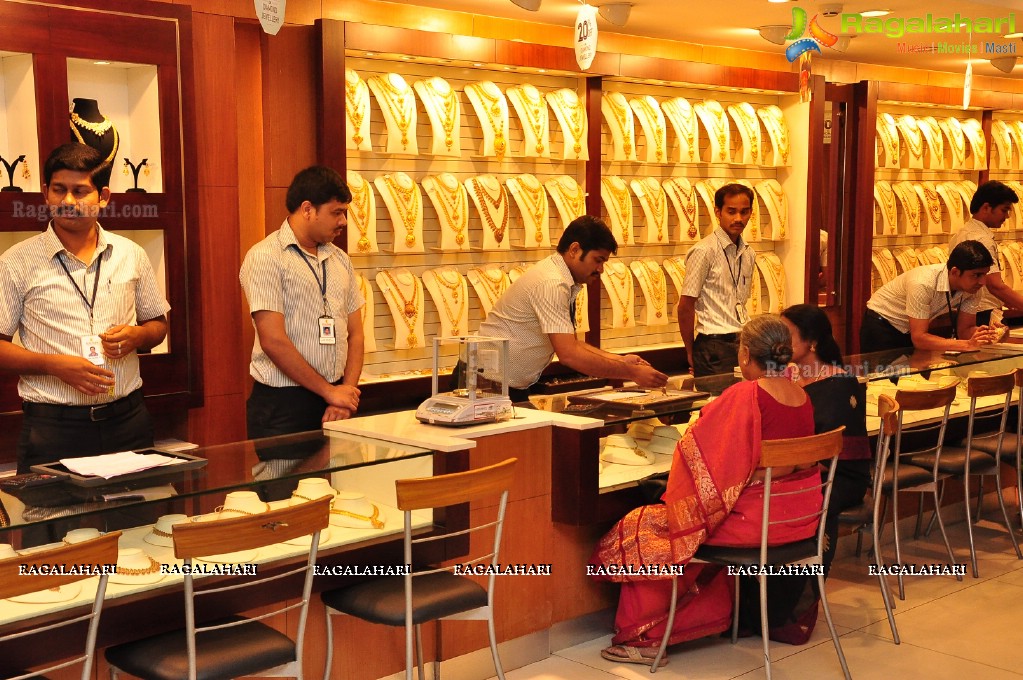 Nagarjuna launches Kalyan Jewellers at Punjagutta, Hyderabad