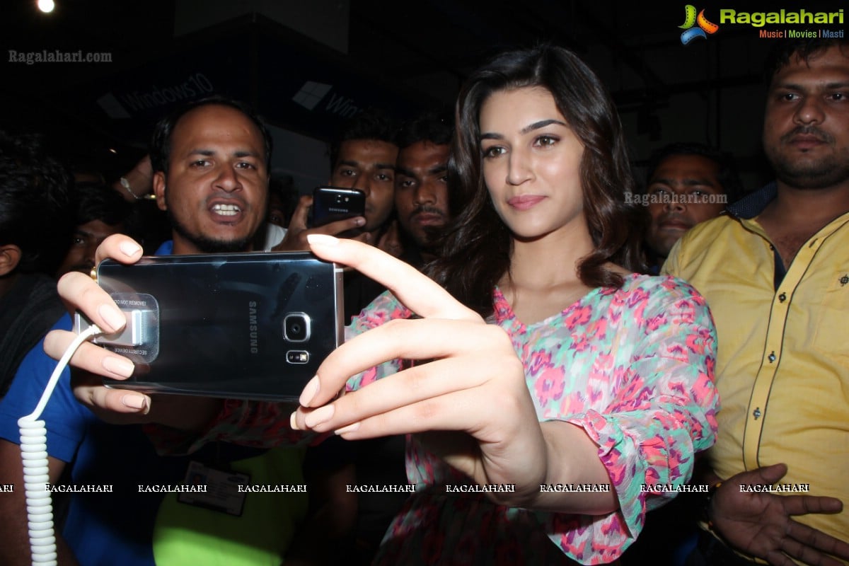 Kriti Sanon launches Samsung Galaxy Note 5 at Reliance Digital, Inorbit Mall, Hyderabad